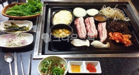 제주흑돼지, 흑돼지, 삼겹살, 오겹살, 돼지고기, 사진,이미지,일러스트,캘리그라피 - 먹방작가 크라우드픽 - 저작권 걱정 없는 상업용 이미지