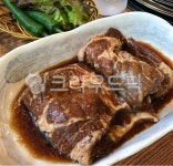 우판몽생갈비;생고기 | 돼지갈비, 생고기, 생갈비, 갈비, 고기, 사진,이미지,일러스트,캘리그라피 - onze_작가 크라우드픽 - 저작권 걱정 없는 상업용 이미지