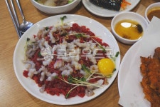 음식, food, 육회, 육회탕탕이, 산낙지, 사진,이미지,일러스트,캘리그라피 - 가욤작가 크라우드픽 - 저작권 걱정 없는 상업용 이미지
