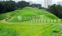 역사, 역사유적지, 고분, 무덤, 연산동고분군, 사진,이미지,일러스트,캘리그라피 - 치과원장작가 크라우드픽 - 저작권 걱정 없는 상업용 이미지