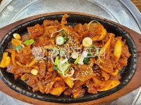 음식, 요리, 두루치기, 양념고기, 고기요리, 사진,이미지,일러스트,캘리그라피 - 나르셔작가 크라우드픽 - 저작권 걱정 없는 상업용 이미지