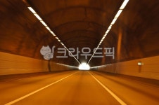 터널, 도로, 고속도로, 편도2차선, 램프, 사진,이미지,일러스트,캘리그라피 - 꼬신작가 크라우드픽 - 저작권 걱정 없는 상업용 이미지