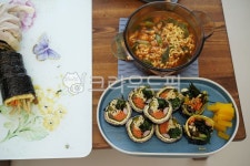 김밥면맛나분식 - 23096 | 김밥, 분식, 라면, 면, 국물, 사진,이미지,일러스트,캘리그라피 - pb이로작가 크라우드픽 - 저작권 걱정 없는 상업용 이미지