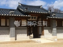 경복궁, 한옥, 기와, 하늘, 집, 사진,이미지,일러스트,캘리그라피 - ydkenal작가 크라우드픽 - 저작권 걱정 없는 상업용 이미지