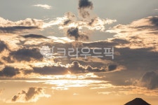 노을, 해질녁, 하늘, 웅장한, 구름, 사진,이미지,일러스트,캘리그라피 - two K작가 크라우드픽 - 저작권 걱정 없는 상업용 이미지