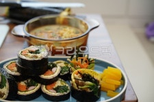 김밥면맛나분식 - 23096 | 김밥, 분식, 라면, 면, 국물, 사진,이미지,일러스트,캘리그라피 - pb이로작가 크라우드픽 - 저작권 걱정 없는 상업용 이미지