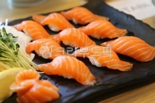 초밥, 연어, 연어초밥, 일식, sushi, 사진,이미지,일러스트,캘리그라피 - Jay00024작가 크라우드픽 - 저작권 걱정 없는 상업용 이미지