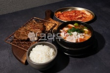 갈비, 김지, 된장찌게, 쌀밥, 흰밥, 사진,이미지,일러스트,캘리그라피 - 메라키스튜디오작가 크라우드픽 - 저작권 걱정 없는 상업용 이미지