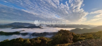 군위, 군위화산산성전망대, 군위화산산성, 화산산성전망대, 운무, 사진,이미지,일러스트,캘리그라피 - Jane76작가 크라우드픽 - 저작권 걱정... 