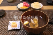 조개, 조개탕, 조개국, 접시, 그릇, 사진,이미지,일러스트,캘리그라피 - Nhide_pose작가 크라우드픽 - 저작권 걱정 없는 상업용 이미지