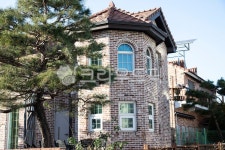 주택, 건물, 이층집, 지붕, 나무, 사진,이미지,일러스트,캘리그라피 - 원프로작가 크라우드픽 - 저작권 걱정 없는 상업용 이미지