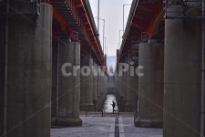 한강철교, 다리, 사람, 남자, 강물, 사진,이미지,일러스트,캘리그라피 - space작가 크라우드픽 - 저작권 걱정 없는 상업용 이미지