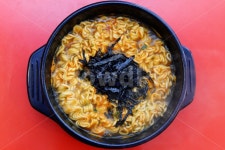 음식, 라면, 분식, 면, 식사, 사진,이미지,일러스트,캘리그라피 - 방구석미디어공작소작가 크라우드픽 - 저작권 걱정 없는 상업용 이미지