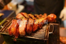 야시장, 고기, 육고기, 먹거리, 육류, 사진,이미지,일러스트,캘리그라피 - Nmrody작가 크라우드픽 - 저작권 걱정 없는 상업용 이미지