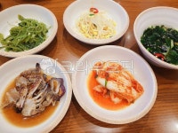 반찬, 밑반찬, 가정식, 가정식백반, 김치, 사진,이미지,일러스트,캘리그라피 - 모먼트111작가 크라우드픽 - 저작권 걱정 없는 상업용 이미지