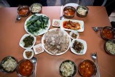 시골밥상, 나물, 김치, 반찬, 돼지고기, 사진,이미지,일러스트,캘리그라피 - 우리들작가 크라우드픽 - 저작권 걱정 없는 상업용 이미지