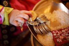 돌잡이, 돌잔치, 엽전, 한국적인, 첫생잉, 사진,이미지,일러스트,캘리그라피 - Moon78작가 크라우드픽 - 저작권 걱정 없는 상업용 이미지