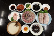 삼합, 홍어, 막걸리, 돼지고기, 묵은지, 사진,이미지,일러스트,캘리그라피 - ufokim작가 크라우드픽 - 저작권 걱정 없는 상업용 이미지