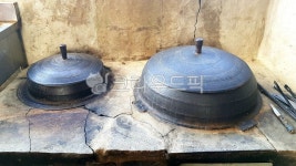 가마솥, 아궁이, cookware, 조리기구, 솥뚜껑, 사진,이미지,일러스트,캘리그라피 - 걷보담작가 크라우드픽 - 저작권 걱정 없는 상업용 이미지