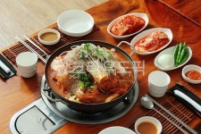 감자탕, 뼈해장국, 뼈감자탕, 돼지, 돼지고기, 사진,이미지,일러스트,캘리그라피 - 미미스튜디오작가 크라우드픽 - 저작권 걱정 없는 상업용 이미지