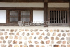 한옥기와돌담, 기와, 벽, 전통돌담, 돌담, 사진,이미지,일러스트,캘리그라피 - 나비처럼작가 크라우드픽 - 저작권 걱정 없는 상업용 이미지