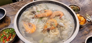 food, 음식, 식사, 칼국수, 항아리칼국수, 사진,이미지,일러스트,캘리그라피 - East Na작가 크라우드픽 - 저작권 걱정 없는 상업용 이미지