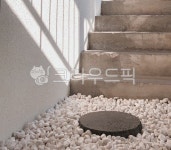 심미인햇살계단 | 계단, staircase, 오후햇살, 그림자, 자갈, 사진,이미지,일러스트,캘리그라피 - 먹우스의일상작가 크라우드픽 - 저작권 걱정 없는 상업용 이미지