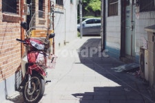 길거리, 골목, 오토바이, 배달차, 배달오토바이, 사진,이미지,일러스트,캘리그라피 - 최승현작가 크라우드픽 - 저작권 걱정 없는 상업용 이미지