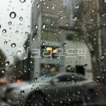 droplet, 작은물방울, 차안, 비오는날, 창문, 사진,이미지,일러스트,캘리그라피 - JoshK작가 크라우드픽 - 저작권 걱정 없는 상업용 이미지