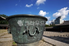 드므, 소방기구, 물동이, 벽사, 경희궁, 사진,이미지,일러스트,캘리그라피 - Deep bLUE작가 크라우드픽 - 저작권 걱정 없는 상업용 이미지