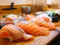 연어, 연어회, 초밥, 연어초밥, 연어정식, 사진,이미지,일러스트,캘리그라피 - Bella_lja작가 크라우드픽 - 저작권 걱정 없는 상업용 이미지