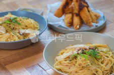 스파게티, 크림스파게티, 파스타, 크림파스타, 요리, 사진,이미지,일러스트,캘리그라피 - 춤추는 식탁작가 크라우드픽 - 저작권 걱정 없는 상업용... 