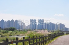 아파트, outdoor, 건물, 옥외, 자연, 사진,이미지,일러스트,캘리그라피 - 설영작가 크라우드픽 - 저작권 걱정 없는 상업용 이미지