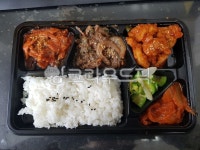 도시락, 즉석도시락, 제육볶음, 식사, 점심, 사진,이미지,일러스트,캘리그라피 - 산딸작가 크라우드픽 - 저작권 걱정 없는 상업용 이미지