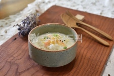 잣죽, 새우, 죽, 전통음식, 속안좋을때, 사진,이미지,일러스트,캘리그라피 - 로드리아작가 크라우드픽 - 저작권 걱정 없는 상업용 이미지