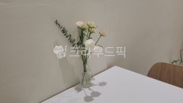 flower, 꽃, 꽃꽂이, 가구, 테이블, 사진,이미지,일러스트,캘리그라피 - Nnamhe03작가 크라우드픽 - 저작권 걱정 없는 상업용 이미지