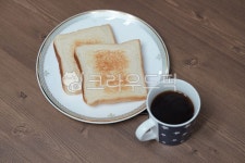 토스트, 커피, 식빵, 밀가루, 간식, 사진,이미지,일러스트,캘리그라피 - 톤앤매너작가 크라우드픽 - 저작권 걱정 없는 상업용 이미지