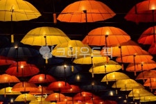 우산, 비, umbrella, 조명, light, 사진,이미지,일러스트,캘리그라피 - ddo_obbb작가 크라우드픽 - 저작권 걱정 없는 상업용 이미지