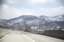 도로, 눈, 고속도로, 중앙분리대, 차선, 사진,이미지,일러스트,캘리그라피 - 원프로작가 크라우드픽 - 저작권 걱정 없는 상업용 이미지