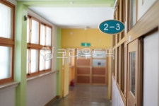 교실, 학교, 복도, 건물, 실내, 사진,이미지,일러스트,캘리그라피 - pb이로작가 크라우드픽 - 저작권 걱정 없는 상업용 이미지