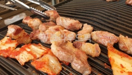 한식, 삼겹살, 김치, 여름, 외식, 사진,이미지,일러스트,캘리그라피 - 파랑펭귄작가 크라우드픽 - 저작권 걱정 없는 상업용 이미지