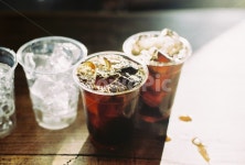 커피, 아이스커피, 아이스아메리카노, 카페, 햇살, 사진,이미지,일러스트,캘리그라피 - 폴스민스작가 크라우드픽 - 저작권 걱정 없는 상업용 이미지