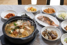 해물, 뚝배기, 해물뚝배기, 조개, 국물, 사진,이미지,일러스트,캘리그라피 - natsu u작가 크라우드픽 - 저작권 걱정 없는 상업용 이미지