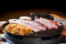 삼겹살, 생삼겹살, 솥뚜껑삼겹살, 목살, 돼지목살, 사진,이미지,일러스트,캘리그라피 - 미미스튜디오작가 크라우드픽 - 저작권 걱정 없는 상업용... 