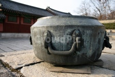 창덕궁, 드므, 궁궐, 한국의궁, 세계문화유산, 사진,이미지,일러스트,캘리그라피 - 귀리작가 크라우드픽 - 저작권 걱정 없는 상업용 이미지