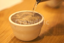 커피, 커핑, 뜨거운물, 커피전문가, 커피향, 사진,이미지,일러스트,캘리그라피 - 커피쟁이작가 크라우드픽 - 저작권 걱정 없는 상업용 이미지