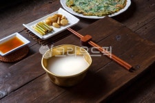 막걸리, 탁주, 전통주, 민속주, 술, 사진,이미지,일러스트,캘리그라피 - 미미스튜디오작가 크라우드픽 - 저작권 걱정 없는 상업용 이미지