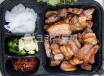 삼겹살, 배달, 고기, food, 음식, 사진,이미지,일러스트,캘리그라피 - qu2n작가 크라우드픽 - 저작권 걱정 없는 상업용 이미지