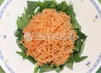 비빔면, 비빔국수, 면류, 깻잎, 면요리, 사진,이미지,일러스트,캘리그라피 - SeeOn작가 크라우드픽 - 저작권 걱정 없는 상업용 이미지