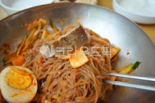 비빔냉면, 매운음식, 요리, food, 음식, 사진,이미지,일러스트,캘리그라피 - 아기홍시작가 크라우드픽 - 저작권 걱정 없는 상업용 이미지